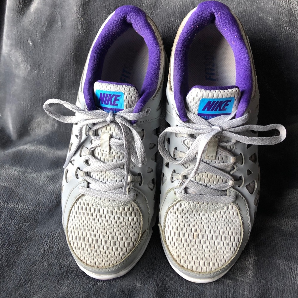 Nike tennis shoes